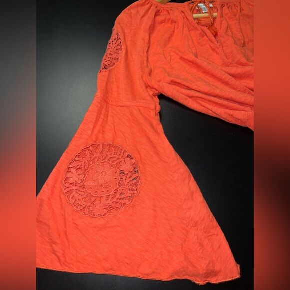 Sundance Coral boho Bell Sleeve Lace Detailed Top size Medium EUC - Picture 3 of 8